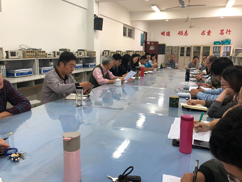 班主任聘任大会2.jpg 班主任聘任大会2.jpg