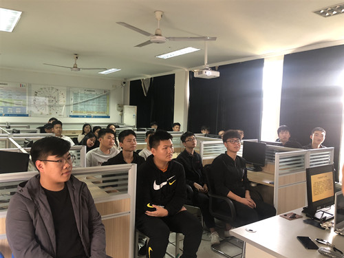 与会同学认真听讲_副本.jpg 与会同学认真听讲_副本.jpg