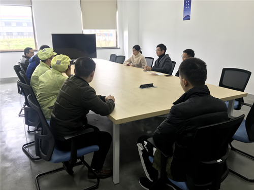 副主任赵欣与学生交流_副本.png 副主任赵欣与学生交流_副本.png