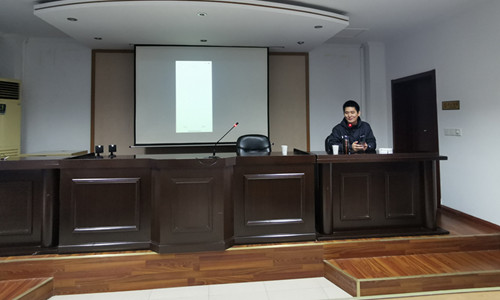 王君主讲.jpg 王君主讲.jpg