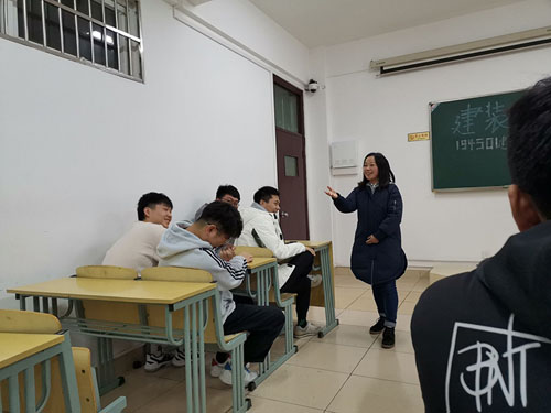 班主任介绍大二学长.jpg 班主任介绍大二学长.jpg