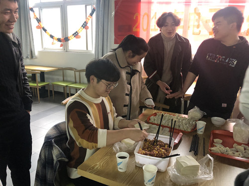 包饺子1_副本.jpg 包饺子1_副本.jpg