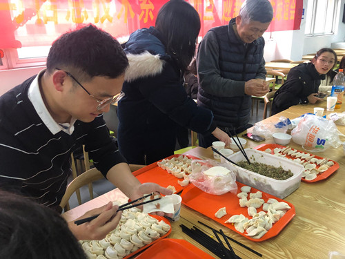 包饺子2.jpg 包饺子2.jpg