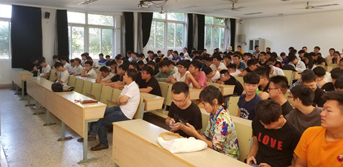 招聘会现场_副本.jpg 招聘会现场_副本.jpg