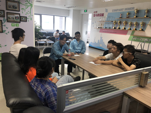 毕业生代表与同学们交流心得_副本.jpg 毕业生代表与同学们交流心得_副本.jpg