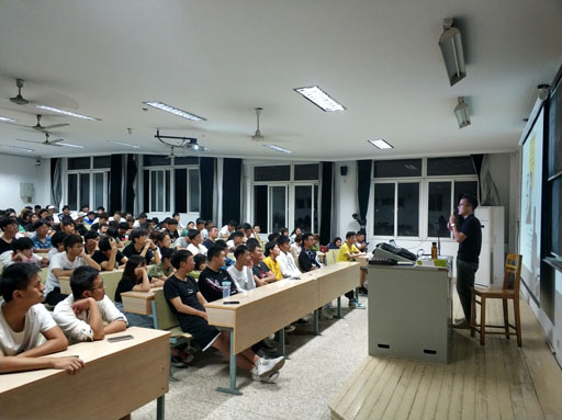 良好的讲座氛围.jpg 良好的讲座氛围.jpg