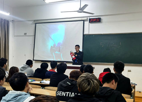 119消防日主题班会(图2)_副本.jpg 119消防日主题班会(图2)_副本.jpg