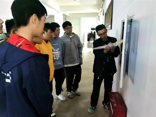 119消防日主题班会(图3)_副本.jpg 119消防日主题班会(图3)_副本.jpg