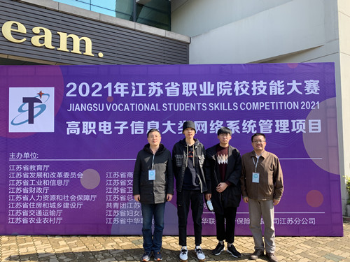 blh漫画
参赛师生获得二等奖合影_副本.jpg blh漫画
参赛师生获得二等奖合影_副本.jpg